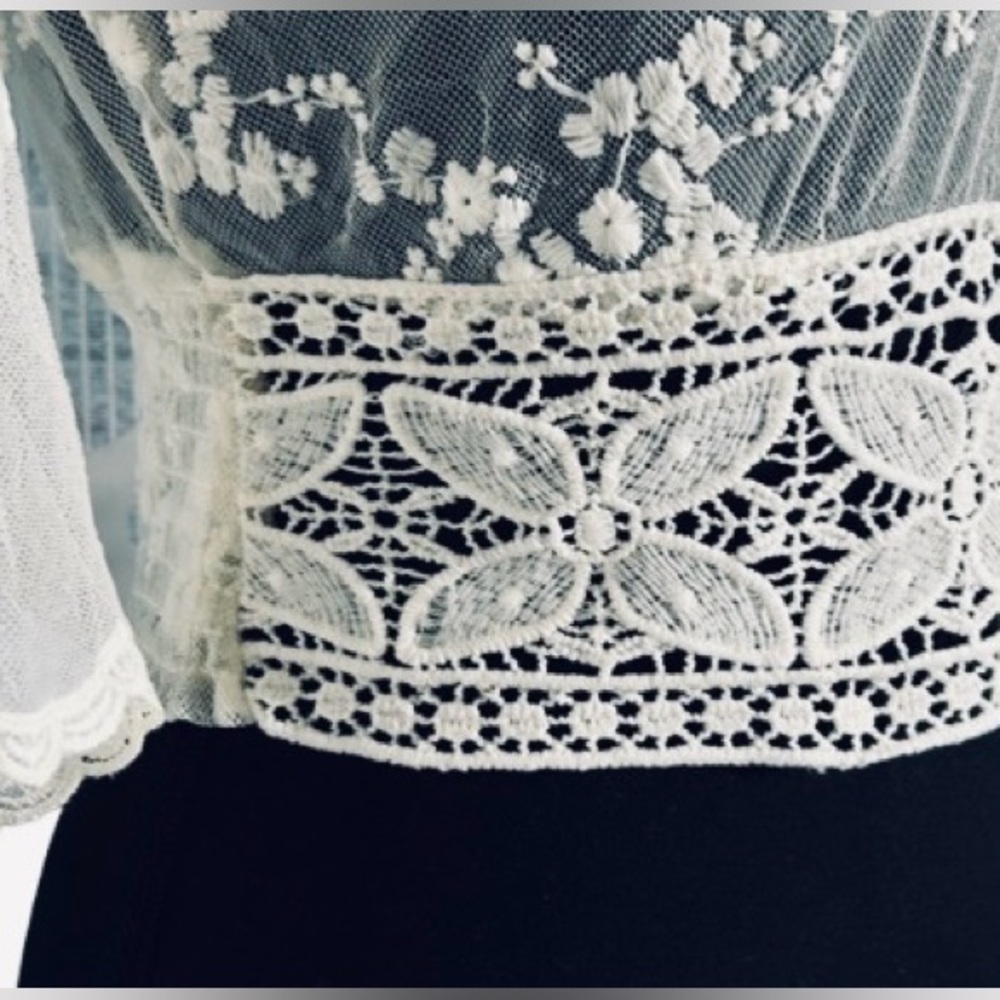 NWT REBELLION SMALL LACE CROP BELL SLEEVES CREAM IVORY V NECK FLORAL BOH… - Picture 6 of 12